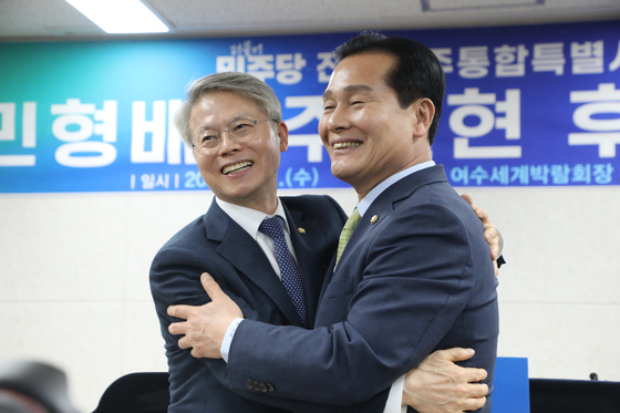 활짝 웃는 민형배-주철현