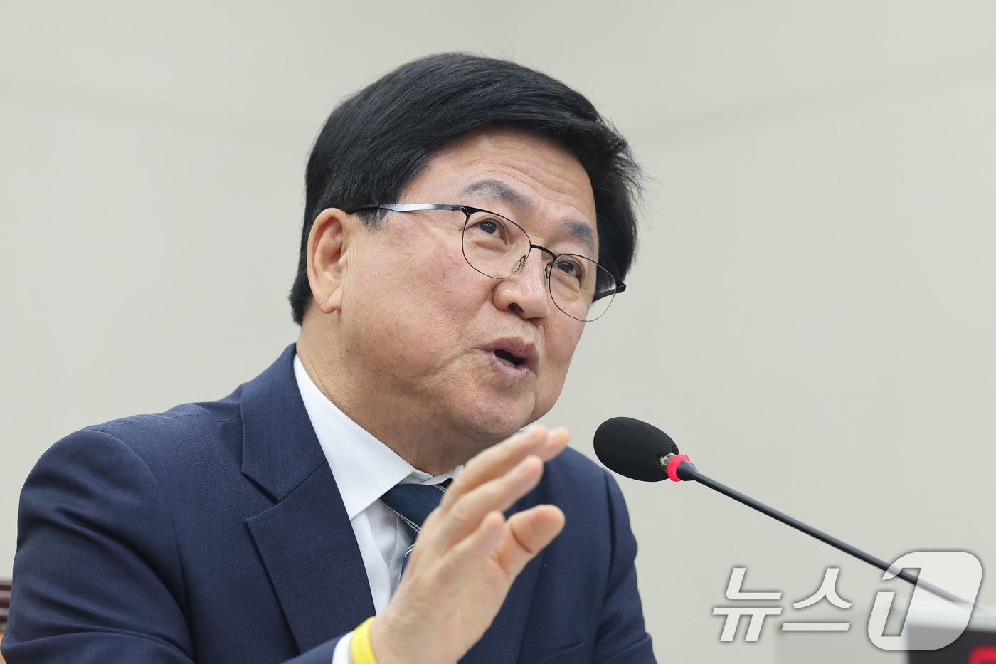 (서울=뉴스1) 신웅수 기자 = 최교진 교육부 장관이 1일 서울 여의도 국회에서 열린 교육위원회 전체회의에서 의원 질의에 답변하고 있다. 2026.4.1/뉴스1