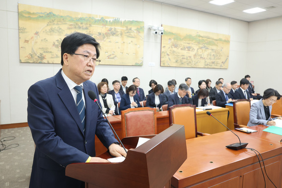 발언하는 최교진 장관