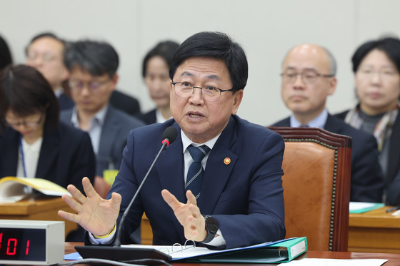 최교진 장관, 교육위원회 답변