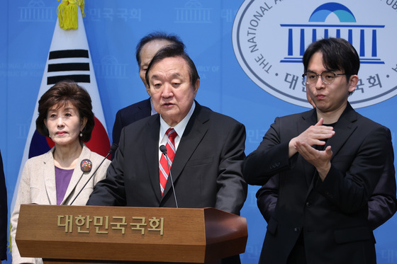 개헌 관련 입장 밝히는 정대철 헌정회장