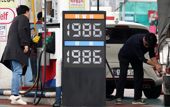 전국 평균 휘발유 가격 1900원대 재돌파