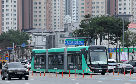 3칸 굴절차량 전국 최초도입