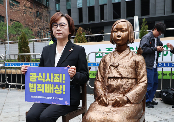 바리케이드 철거된 평화의 소녀상