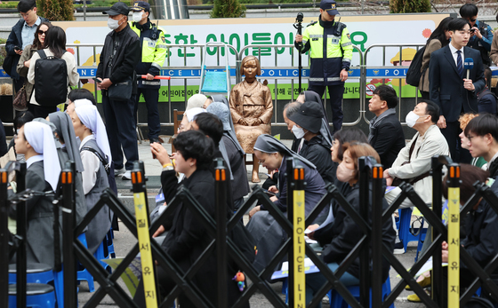 평온 되찾은 수요시위