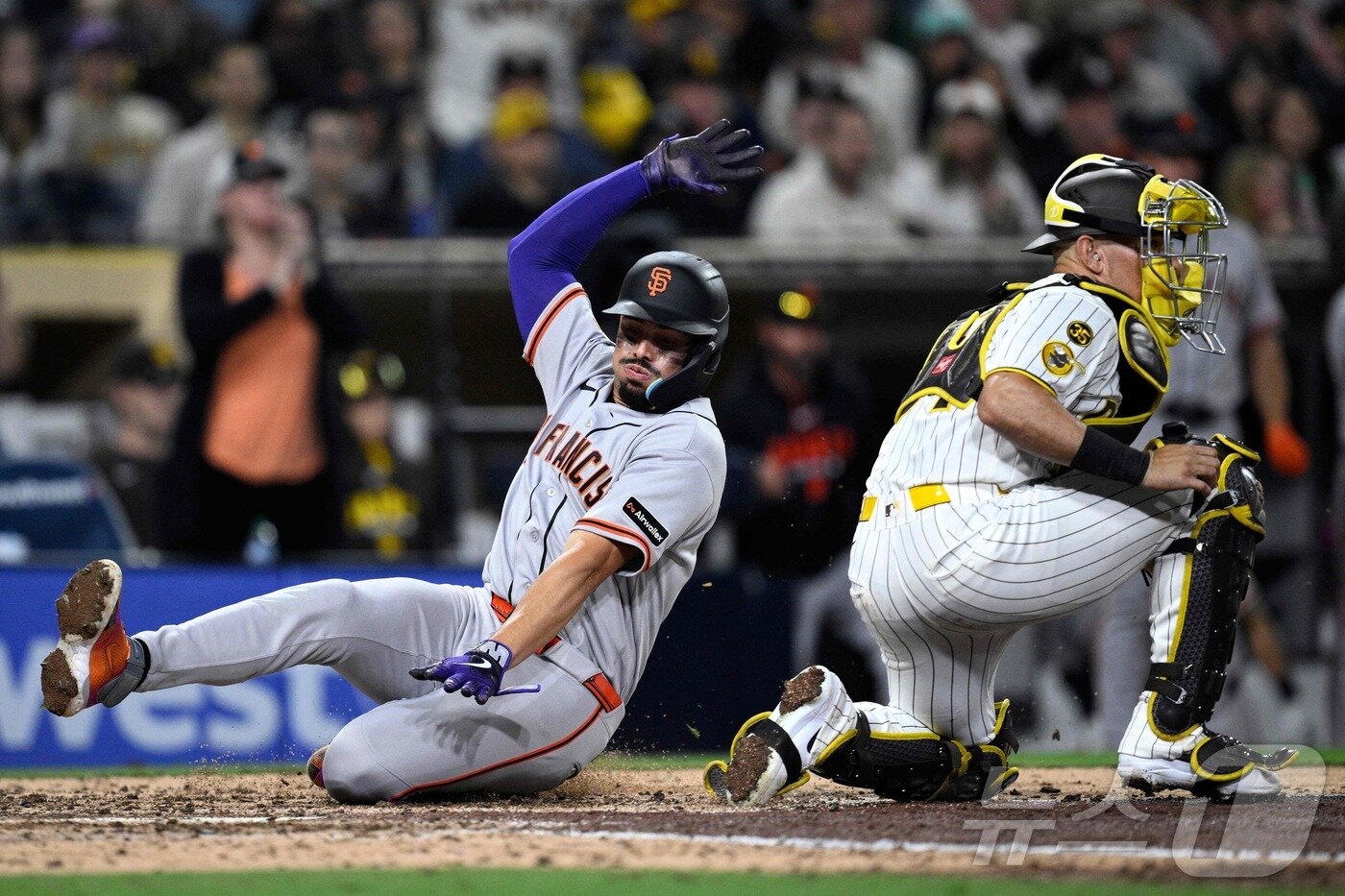 본문 이미지 - 샌프란시스코 자이언츠가 1일(한국시간) 열린 2026 메이저리그 샌디에이고 파드리스전에서 5타수 3안타 3타점을 올린 이정후의 활약을 앞세워 9-3으로 승리했다. ⓒ AFP=뉴스1