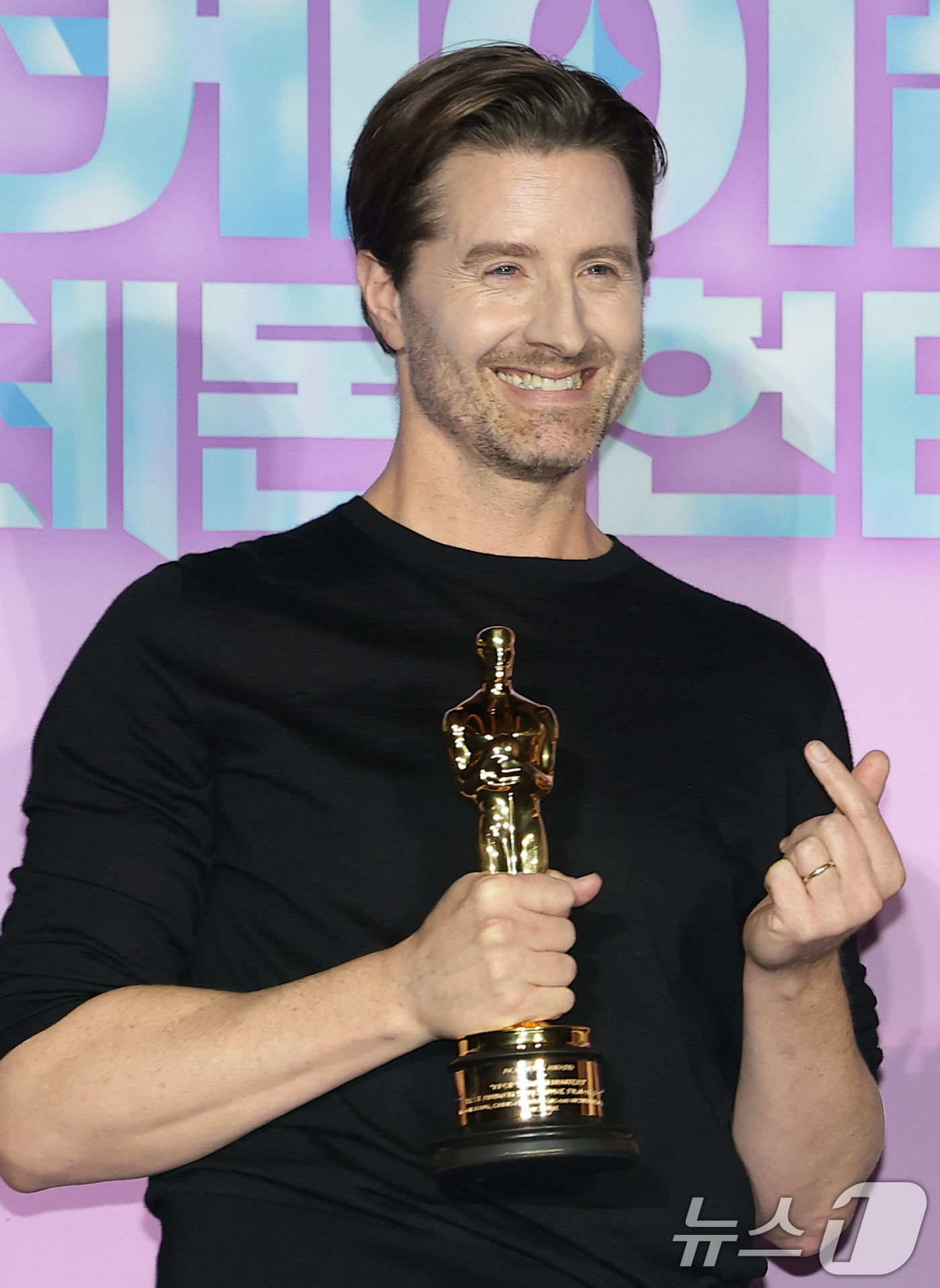 (서울=뉴스1) 권현진 기자 = 크리스 애플한스 감독이 1일 서울 용산구 CGV 용산아이파크몰에서 열린 넷플릭스 영화 ‘케이팝 데몬 헌터스’(이하 케데헌) 아카데미 수상 기념 기자 …