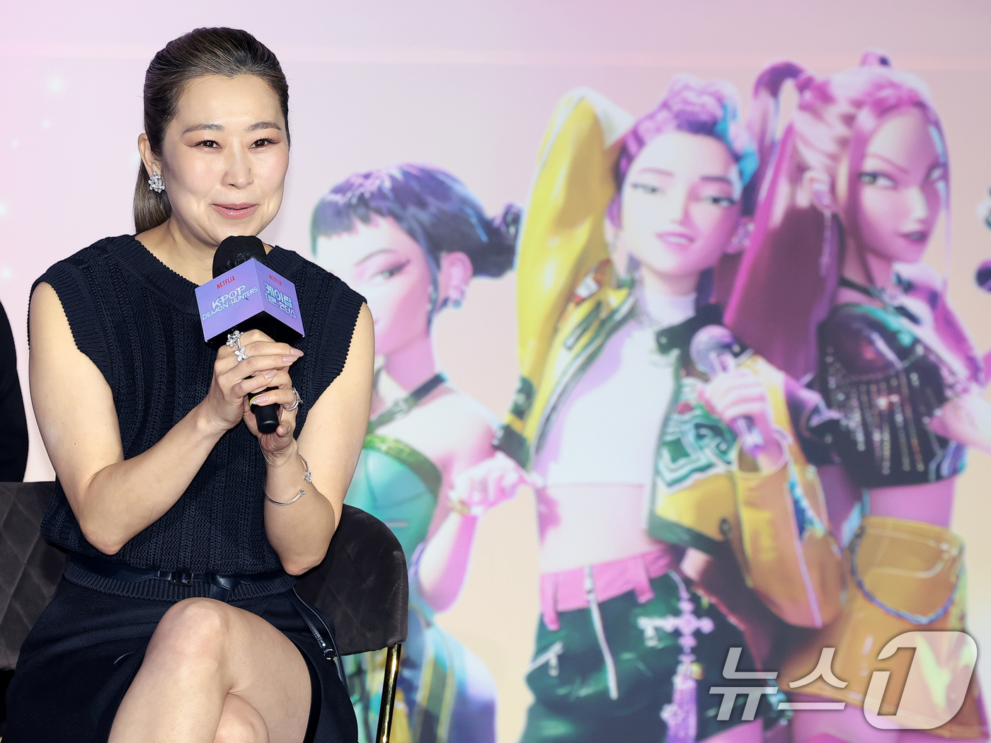 (서울=뉴스1) 권현진 기자 = 매기 강 감독이 1일 서울 용산구 CGV 용산아이파크몰에서 열린 넷플릭스 영화 ‘케이팝 데몬 헌터스’(이하 케데헌) 아카데미 수상 기념 기자간담회에 …