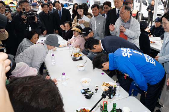 정청래·우상호 '어르신들께 인사'