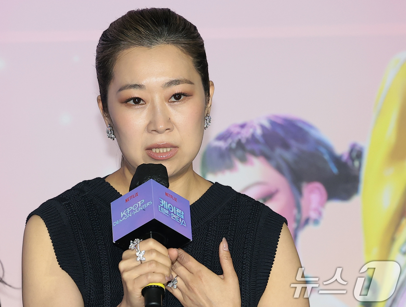 (서울=뉴스1) 권현진 기자 = 매기 강 감독이 1일 서울 용산구 CGV 용산아이파크몰에서 열린 넷플릭스 영화 ‘케이팝 데몬 헌터스’(이하 케데헌) 아카데미 수상 기념 기자간담회에 …