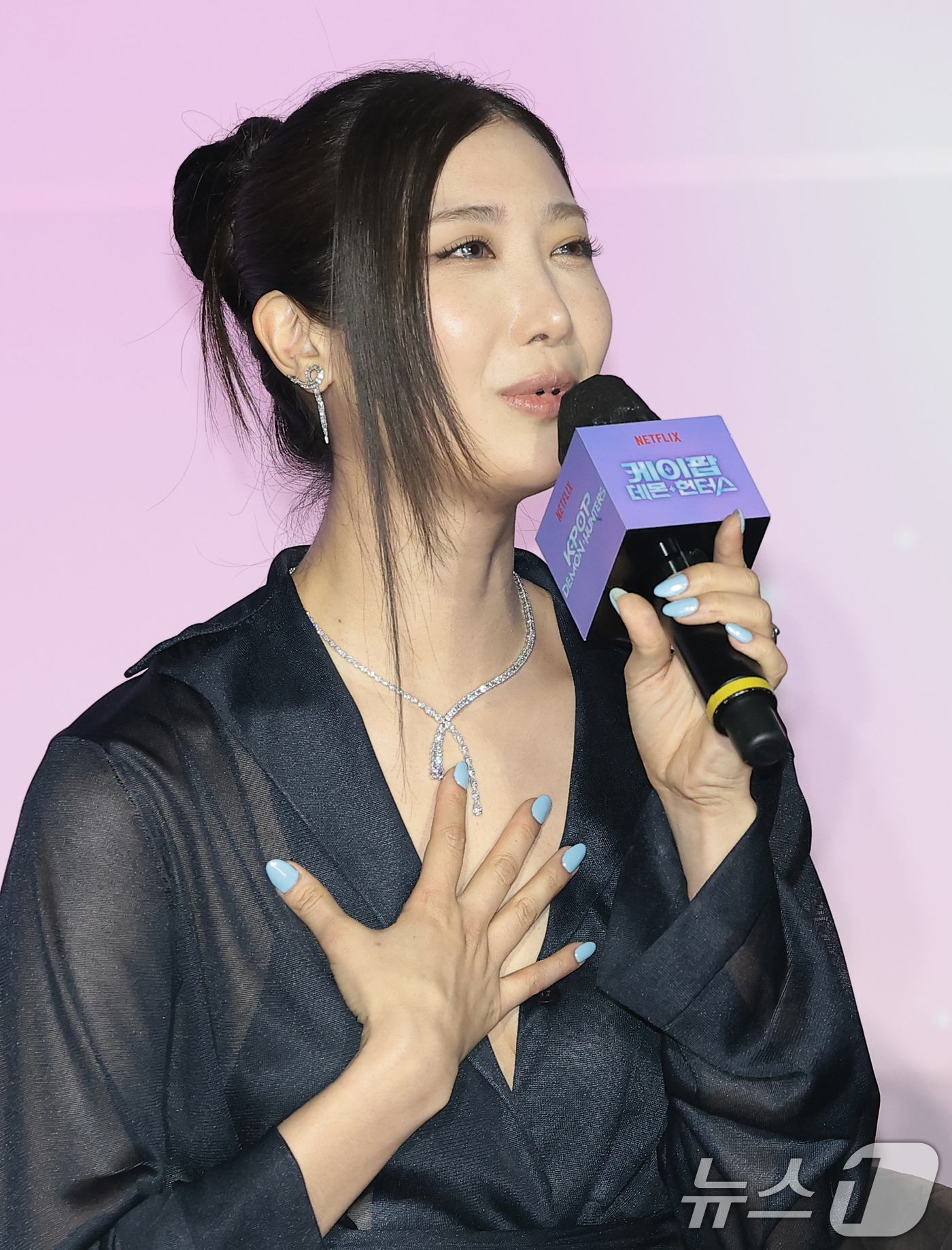 (서울=뉴스1) 권현진 기자 = 싱어송라이터 이재가 1일 서울 용산구 CGV 용산아이파크몰에서 열린 넷플릭스 영화 ‘케이팝 데몬 헌터스’(이하 케데헌) 아카데미 수상 기념 기자간담 …