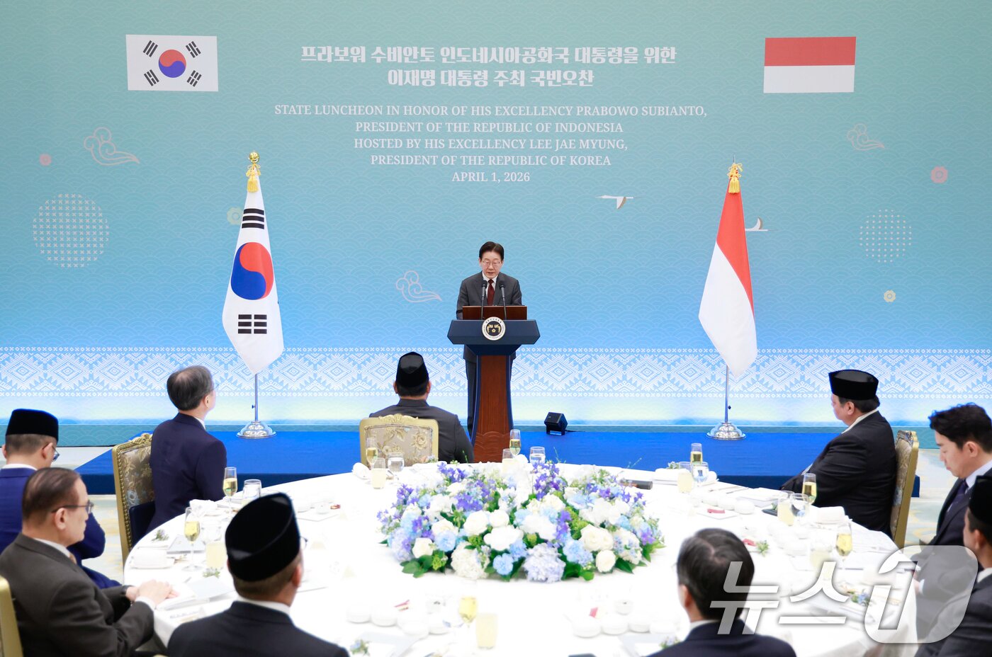 본문 이미지 - 이재명 대통령이 1일 청와대에서 열린 프라보워 수비안토 인도네시아 대통령 국빈 방한 환영 오찬에서 환영사를 하고 있다. ⓒ 뉴스1 허경 기자