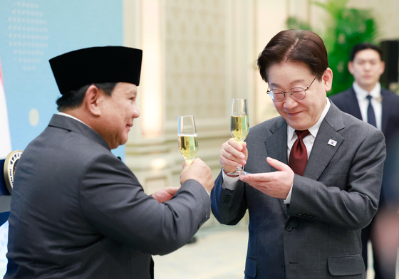 건배하는 한·인니 정상