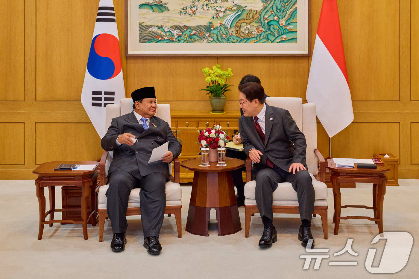 (서울=뉴스1) 이재명 기자 = 이재명 대통령과 프라보워 수비안토 인도네시아 대통령이 1일 청와대에서 소인수 회담을 하고 있다. (청와대 제공. 재판매 및 DB 금지) 2026.4 …