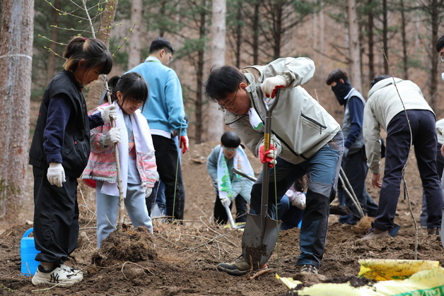 국립백두대간수목원, 식목일 맞이 '숲 Play' 식재행사 개최