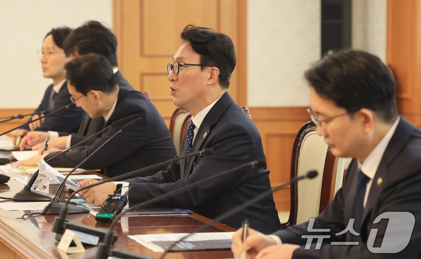 (서울=뉴스1) 임세영 기자 = 김민석 국무총리가 1일 서울 종로구 정부서울청사에서 열린 제2차 국토대전환 범정부 추진협의회 회의에서 모두발언을 하고 있다. 2026.4.1/뉴스1 …