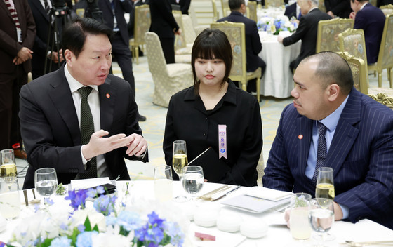 판두 최고투자책임자와 대화하는 최태원 회장