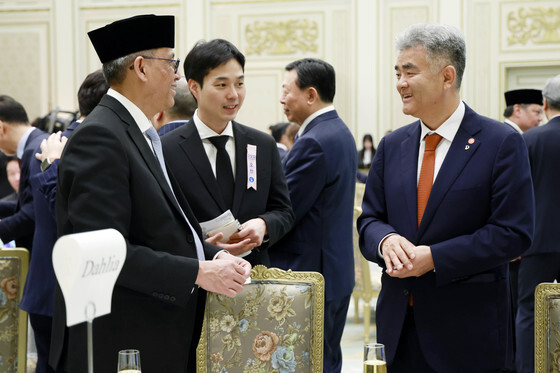 대화하는 정원주 대우건설 회장