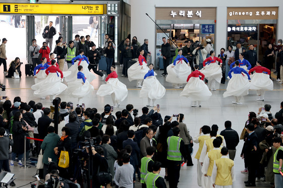 '서울역이 공연장으로'