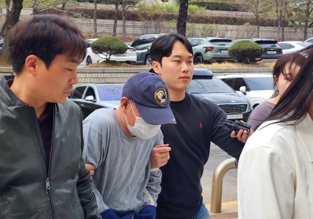 '전처 살해' 60대 구속 심사 출석…범행 동기 등 '묵묵부답'