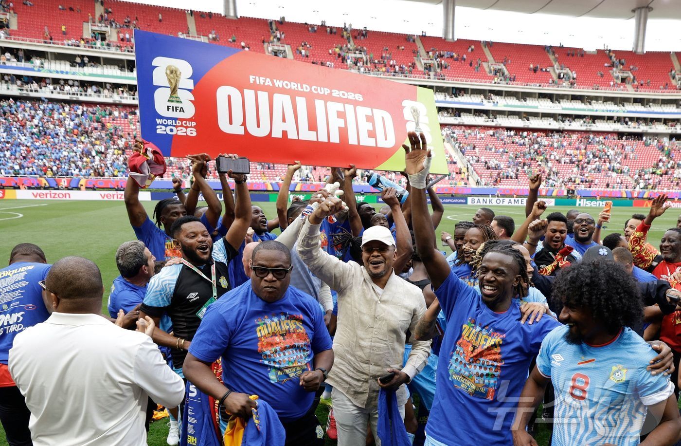 본문 이미지 - 월드컵 본선을 축하하는 콩고ⓒ AFP=뉴스1