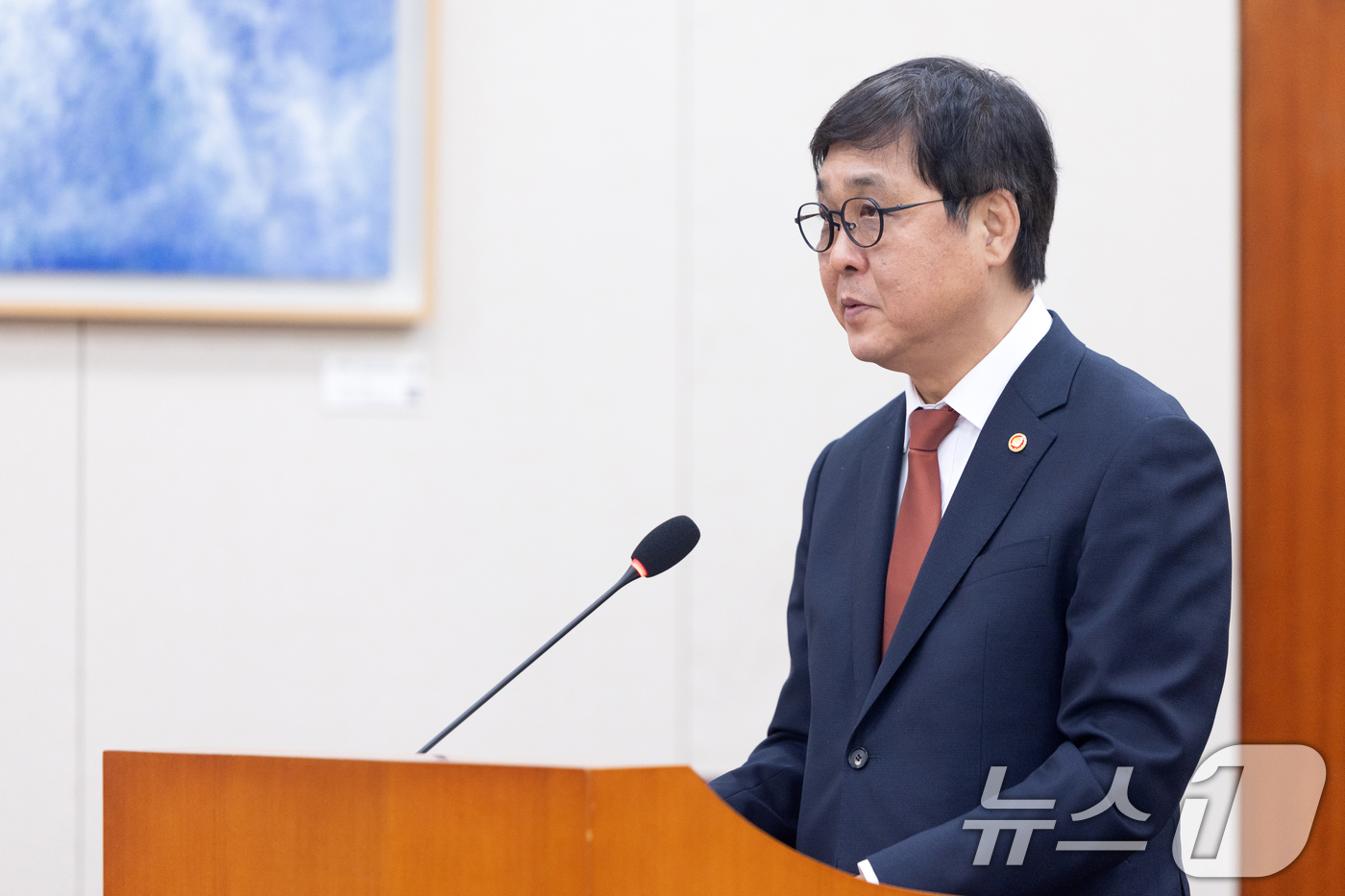 (서울=뉴스1) 이승배 기자 = 1일 서울 여의도 국회에서 열린 제433회국회(임시회) 문화체육관광위원회 제3차 전체회의에서 최휘영 문화체육관광부 장관이 추경안 관련 정부 제안 설 …