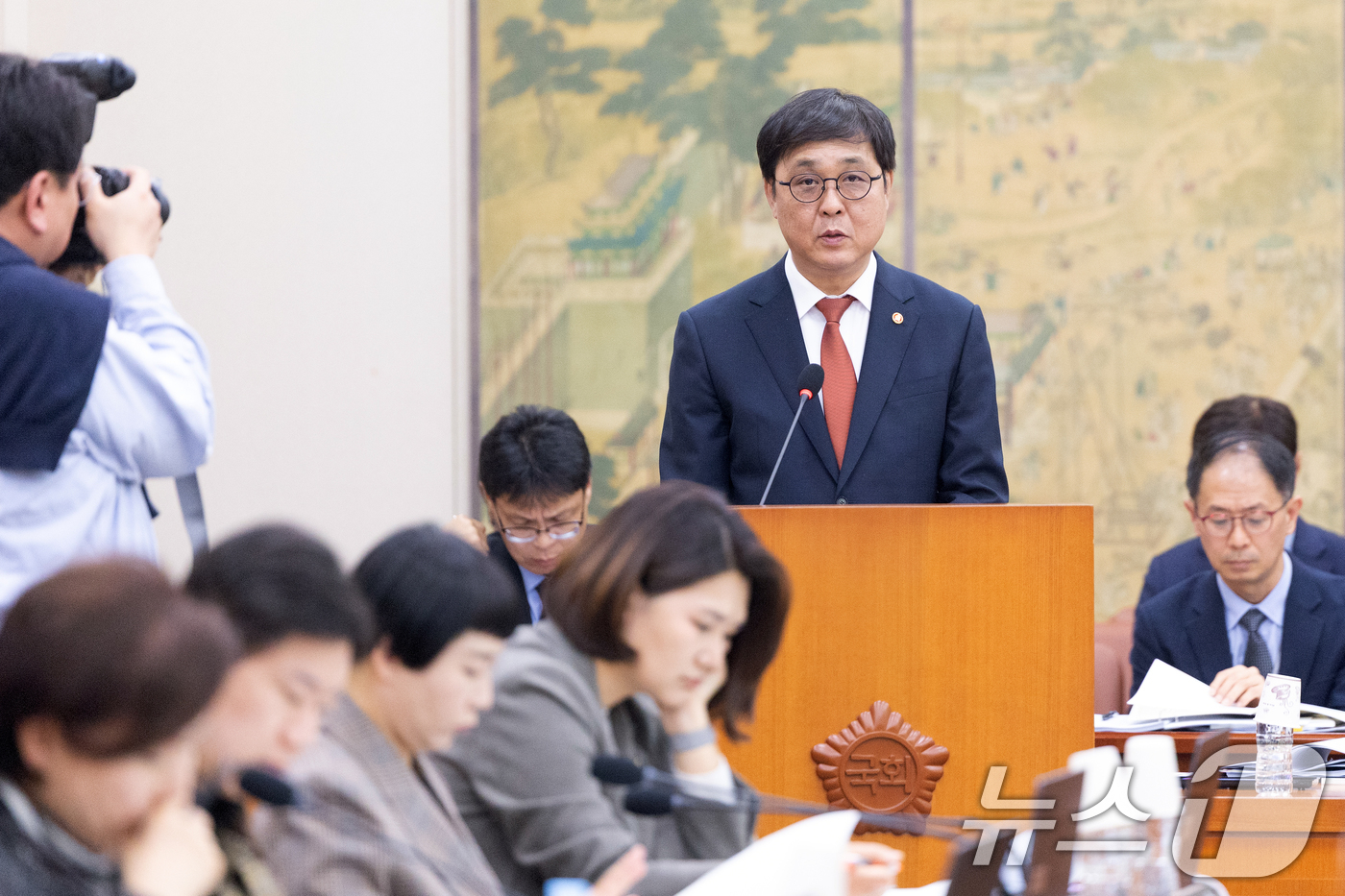 (서울=뉴스1) 이승배 기자 = 1일 서울 여의도 국회에서 열린 제433회국회(임시회) 문화체육관광위원회 제3차 전체회의에서 최휘영 문화체육관광부 장관이 추경안 관련 정부 제안 설 …