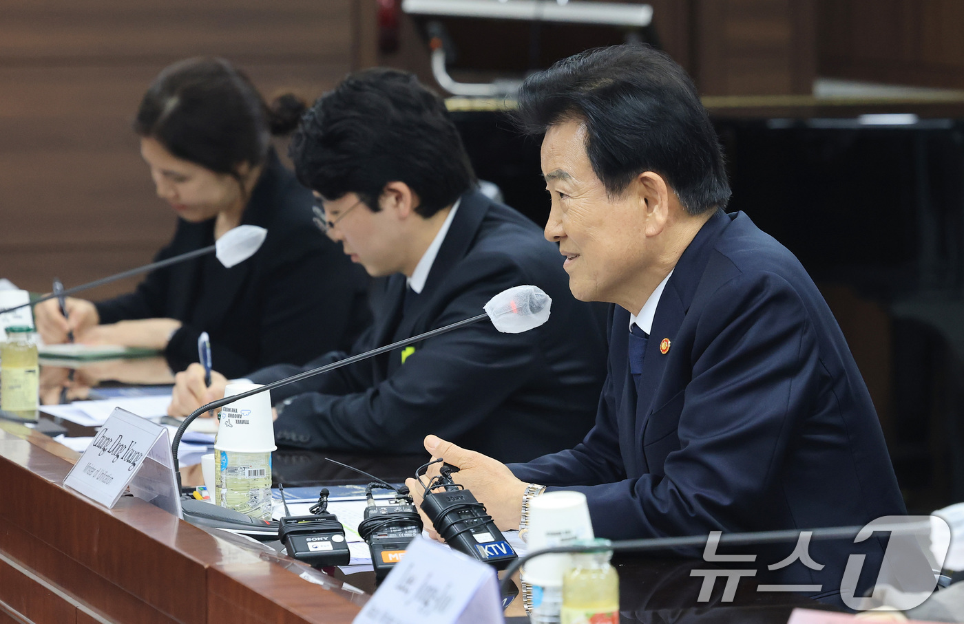 (서울=뉴스1) 임세영 기자 = 정동영 통일부 장관이 1일 서울 종로구 정부서울청사에서 열린 EU의회 외교위원회 방한단 면담에서 모두발언을 하고 있다. 2026.4.1/뉴스1