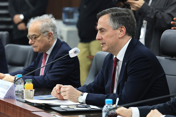 발언하는 데이비스 맥얼리스터 EU의회 외교위원장