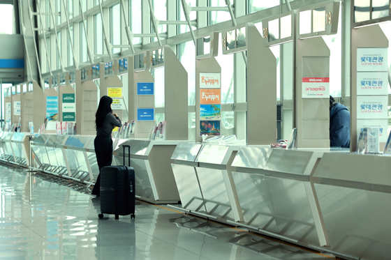 여행사·항공사 비상···계속된 국제유가 상승에 올라가는 유류할증료