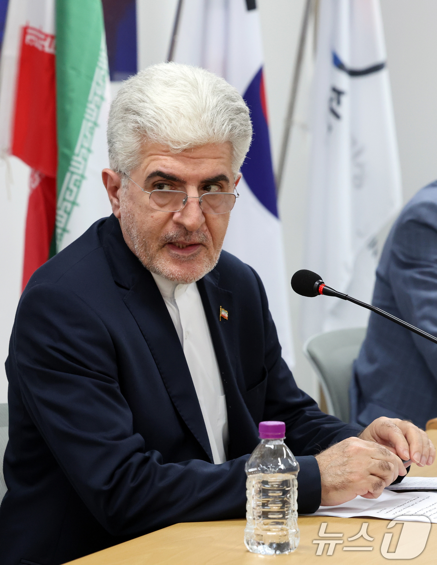 (서울=뉴스1) 황기선 기자 = 사이드 쿠제치 주한 이란 대사가 1일 오후 서울 영등포구 여의도 서민민생대책위원회에서 열린 '주한 이란 대사 및 기자 초청 토론회'에서 인사말을 하 …