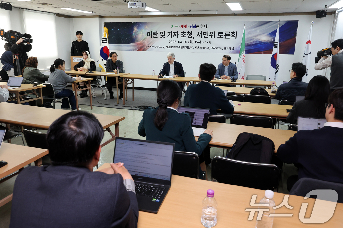 (서울=뉴스1) 황기선 기자 = 사이드 쿠제치 주한 이란 대사가 1일 오후 서울 영등포구 여의도 서민민생대책위원회에서 열린 '주한 이란 대사 및 기자 초청 토론회'에서 인사말을 하 …