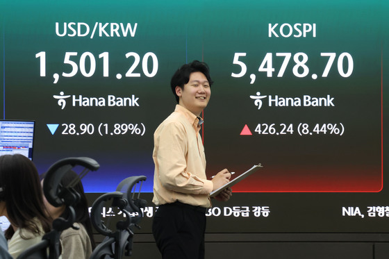 '종전 기대감'이 살린 코스피, 8% 급등