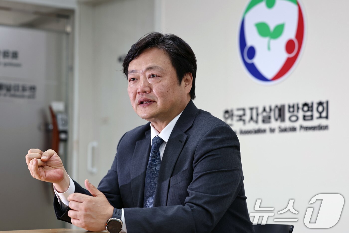 본문 이미지 - 백종우 한국자살예방협회장이 1일 서울 중구 한국자살예방협회 사무실에서 '뉴스1'과 인터뷰하고 있다. 2026.4.1 ⓒ 뉴스1 구윤성 기자