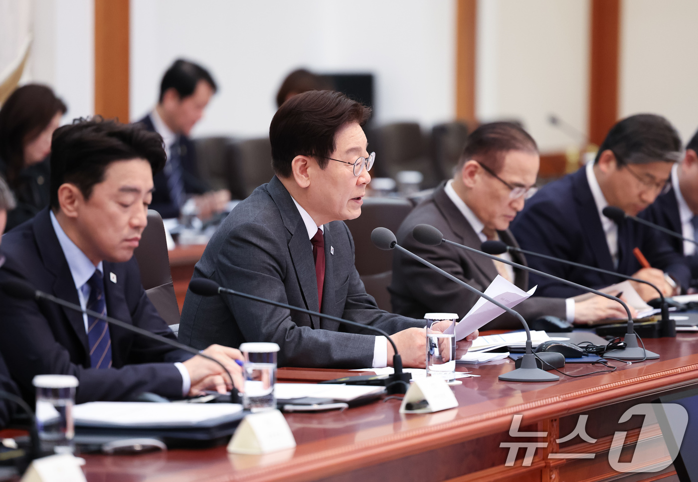 (서울=뉴스1) 허경 기자 = 이재명 대통령이 1일 청와대에서 열린 제3차 비상경제점검회의에서 발언하고 있다. 2026.4.1/뉴스1