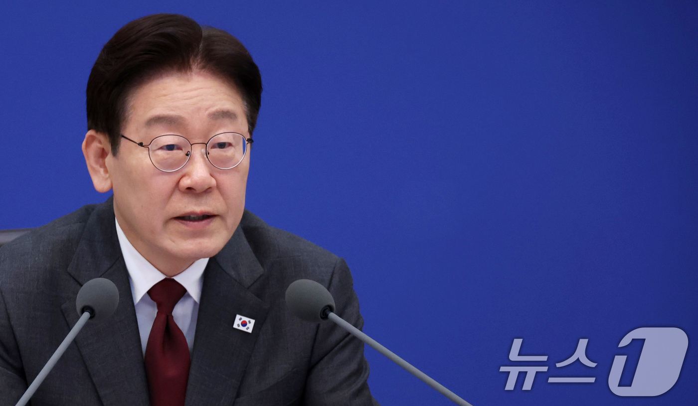 (서울=뉴스1) 허경 기자 = 이재명 대통령이 1일 청와대에서 열린 제3차 비상경제점검회의에서 발언하고 있다. 2026.4.1/뉴스1