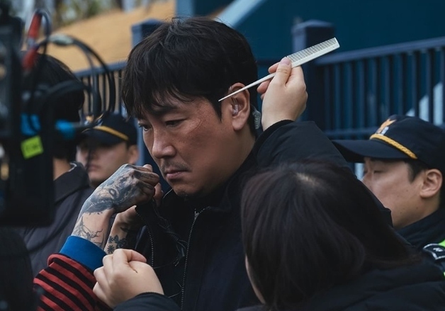 '소년범 논란 은퇴' 조진웅 해외 체류설…말레이시아 교포 "시내서 봤다"