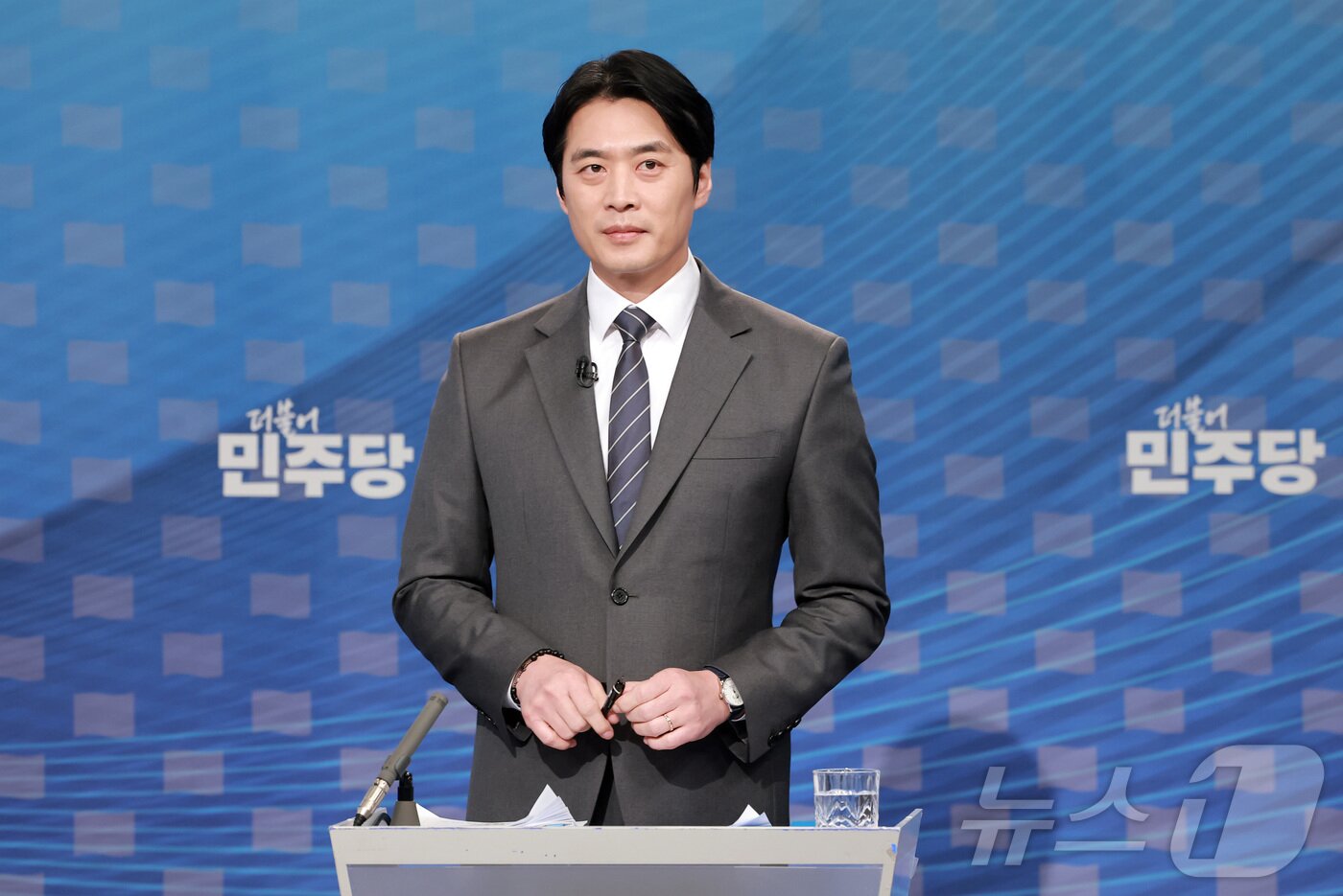 본문 이미지 - 한준호 더불어민주당 경기도지사 경선후보가 1일 서울 양천구 SBS 목동 스튜디오에서 열린 더불어민주당 경기도지사 후보자 2차 TV 합동토론회에 참석해 시작을 기다리고 있다. 2026.4.1 ⓒ 뉴스1 국회사진기자단