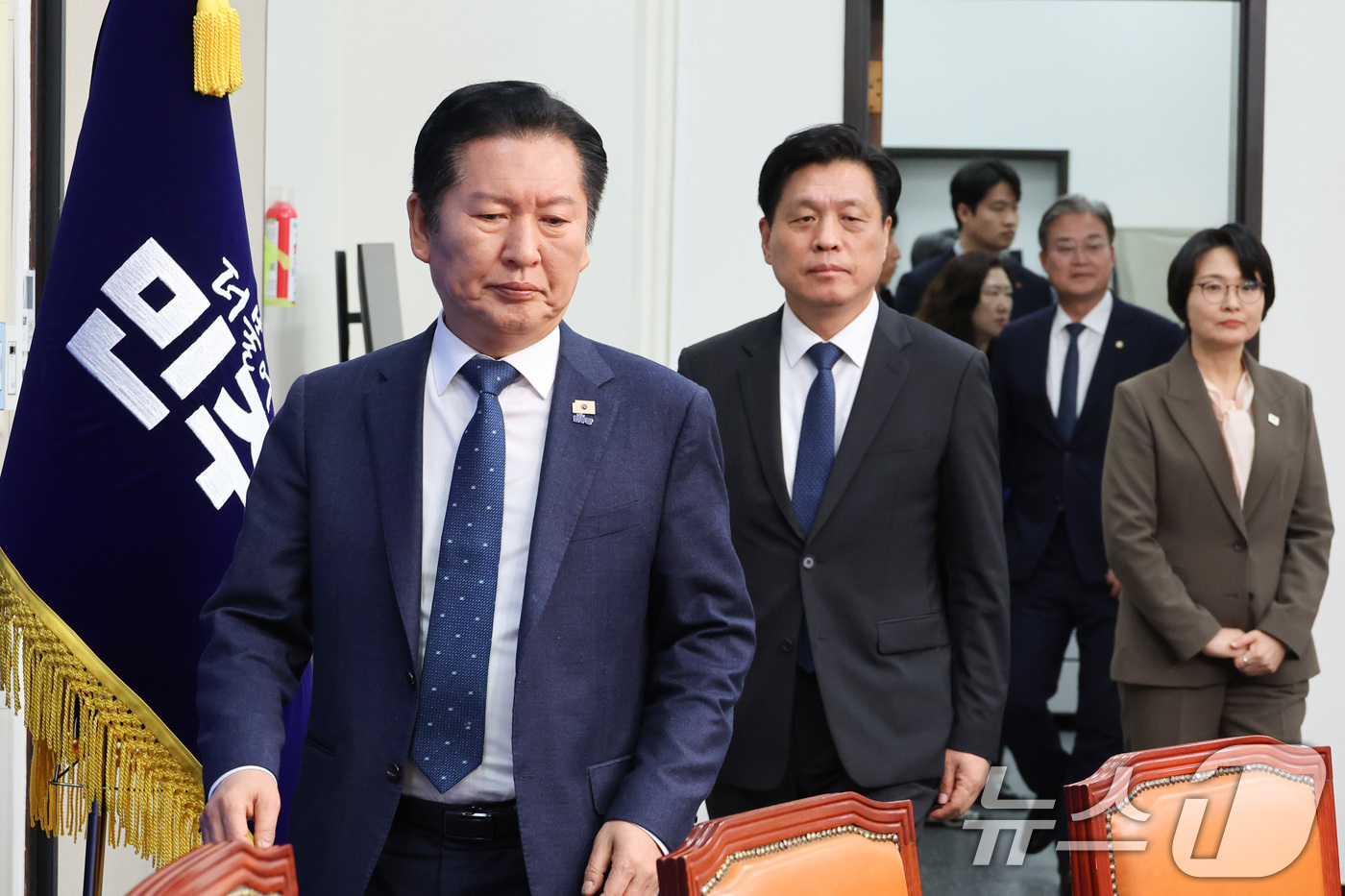 (서울=뉴스1) 신웅수 기자 = 정청래 더불어민주당 대표가 1일 서울 여의도 국회 당대표실에서 열린 오중기 경북도지사 후보 환영식에 참석하고 있다. 2026.4.1/뉴스1