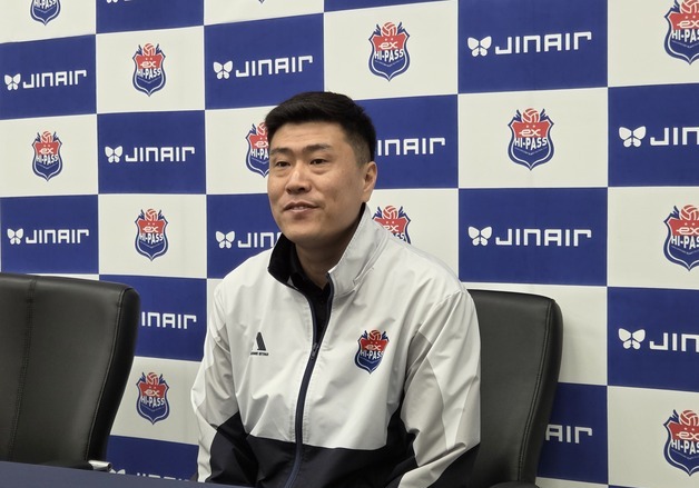 '챔프전 앞두고 지휘봉' 김영래 수석코치 "6킬로 빠졌다…힘들지만 티 안내"