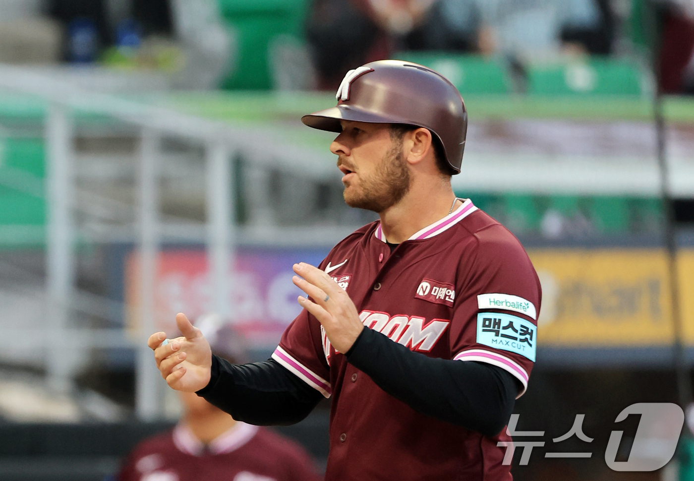 (인천=뉴스1) 이호윤 기자 = 1일 인천 미추홀구 문학야구장에서 열린 '2026 신한 SOL KBO리그' 키움 히어로즈와 SSG 랜더스의 경기, 키움 브룩스가 1회초 무사 2루 …