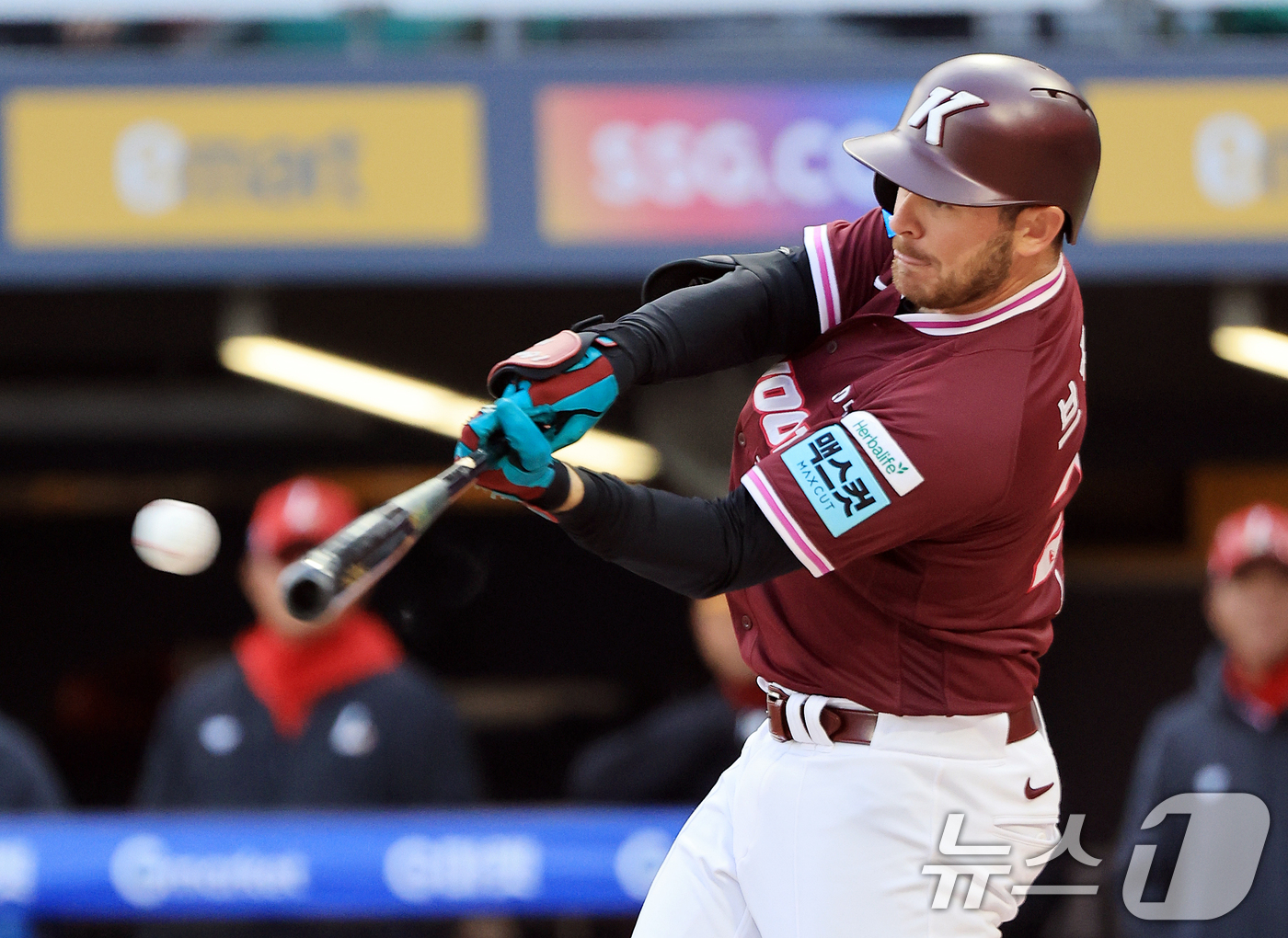 (인천=뉴스1) 이호윤 기자 = 1일 인천 미추홀구 문학야구장에서 열린 '2026 신한 SOL KBO리그' 키움 히어로즈와 SSG 랜더스의 경기, 키움 히어로즈 브룩스가 1회초 무 …