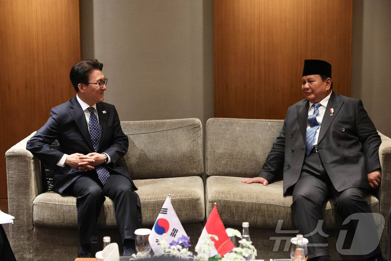 (서울=뉴스1) = 김민석 국무총리가 1일 서울 중구 신라호텔에서 프라보워 수비안토 인도네시아 대통령과 면담하고 있다. (총리실 제공. 재판매 및 DB 금지) 2026.4.1/뉴스 …