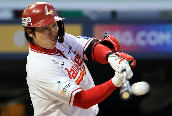 최정 '4연승을 향한 스윙'