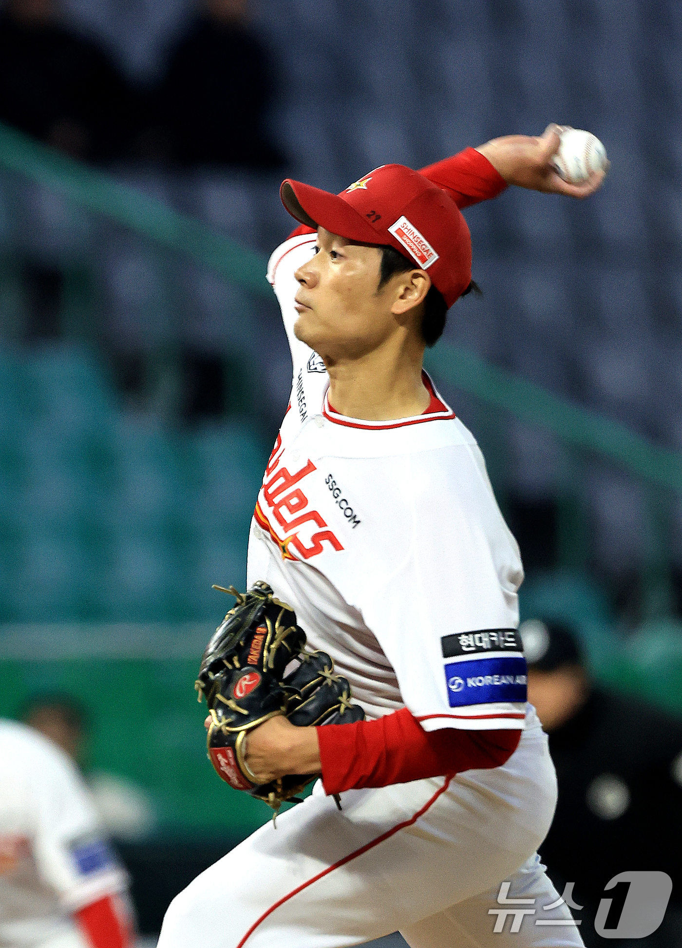 (인천=뉴스1) 이호윤 기자 = 1일 인천 미추홀구 문학야구장에서 열린 '2026 신한 SOL KBO리그' 키움 히어로즈와 SSG 랜더스의 경기, SSG 랜더스 선발투수 타케다가 …