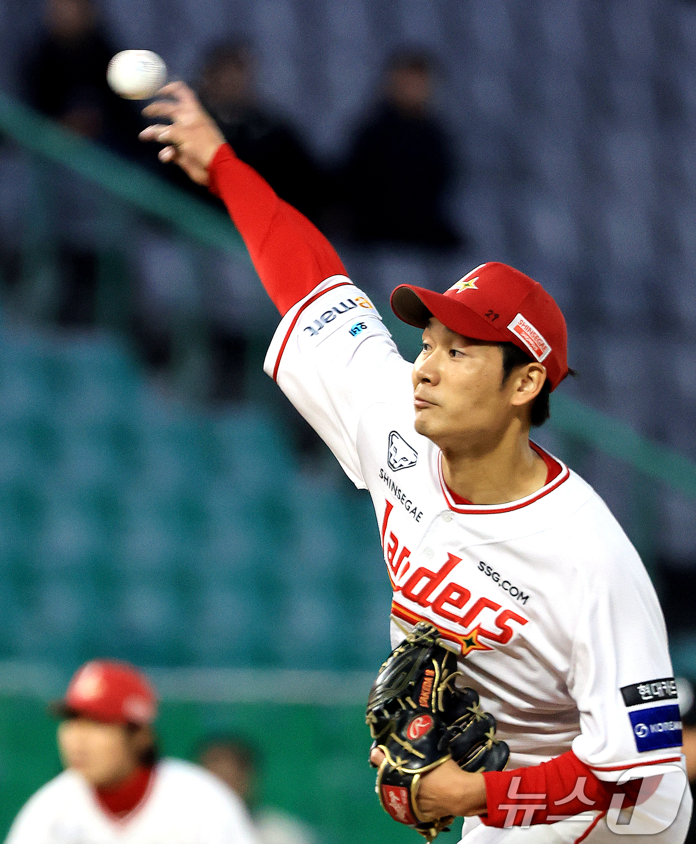 (인천=뉴스1) 이호윤 기자 = 1일 인천 미추홀구 문학야구장에서 열린 '2026 신한 SOL KBO리그' 키움 히어로즈와 SSG 랜더스의 경기, SSG 랜더스 선발투수 타케다가 …