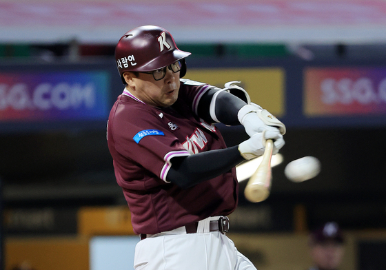 안치홍, 힘찬 타격