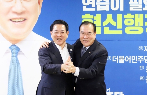 이개호 의원, 김영록 민주당 통합특별시장 후보에 "힘 내길 바란다”