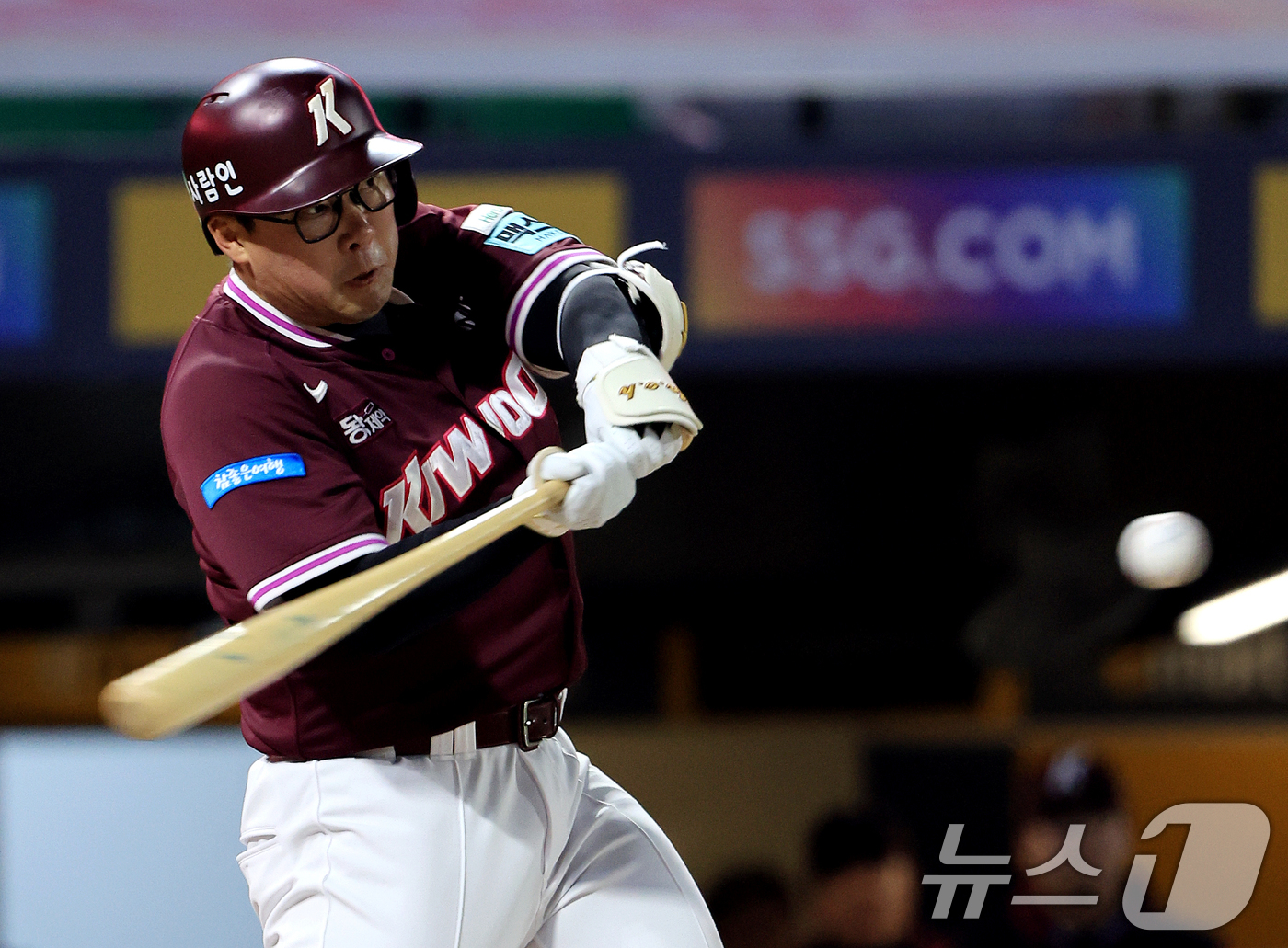 (인천=뉴스1) 이호윤 기자 = 1일 인천 미추홀구 문학야구장에서 열린 '2026 신한 SOL KBO리그' 키움 히어로즈와 SSG 랜더스의 경기, 키움 히어로즈 안치홍이 6회초 2 …