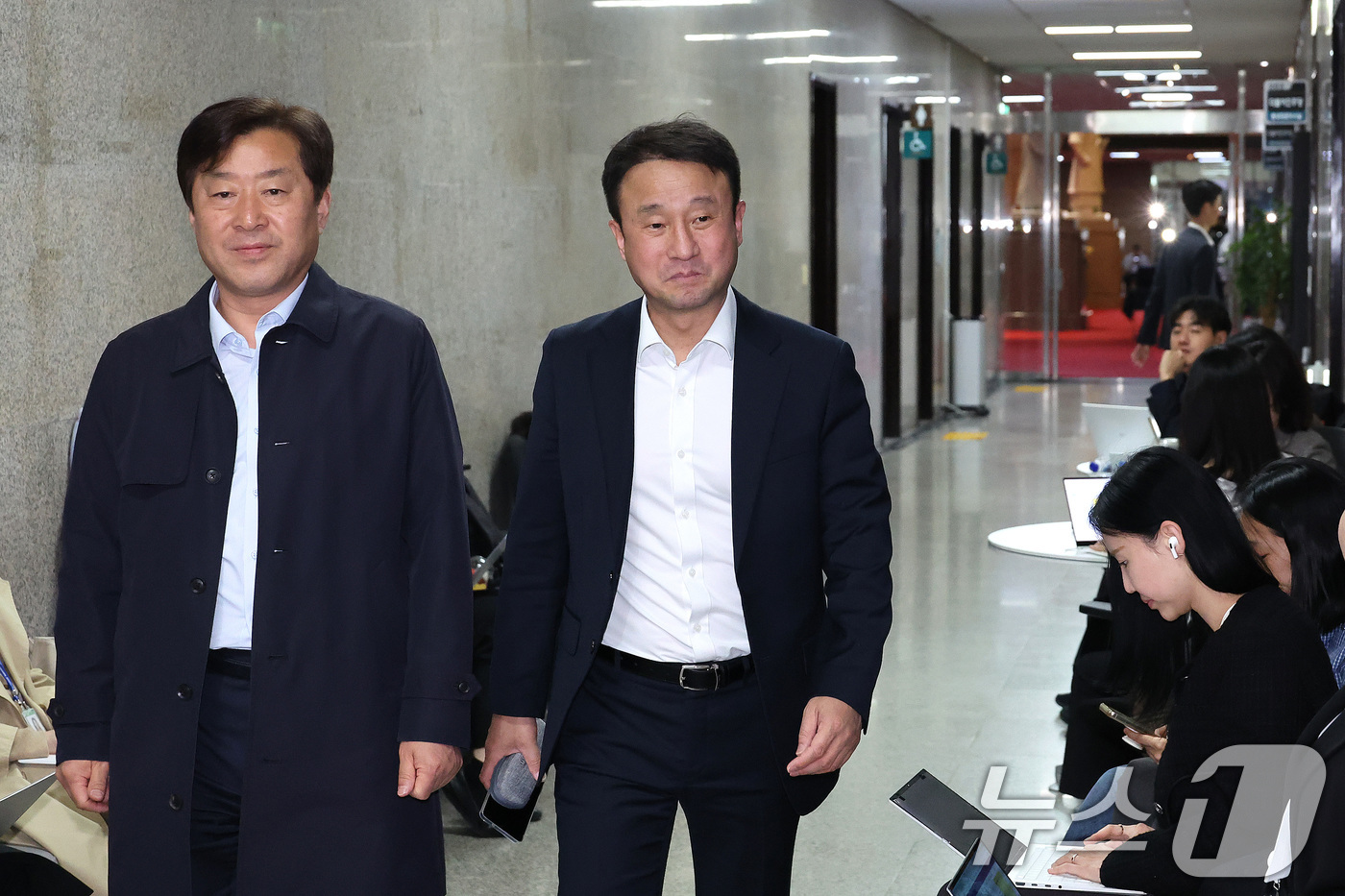 (서울=뉴스1) 신웅수 기자 = 한병도 더불어민주당 원내대표가 1일 서울 여의도 국회에서 열린 비공개 최고위원회의에 참석하고 있다. 2026.4.1/뉴스1